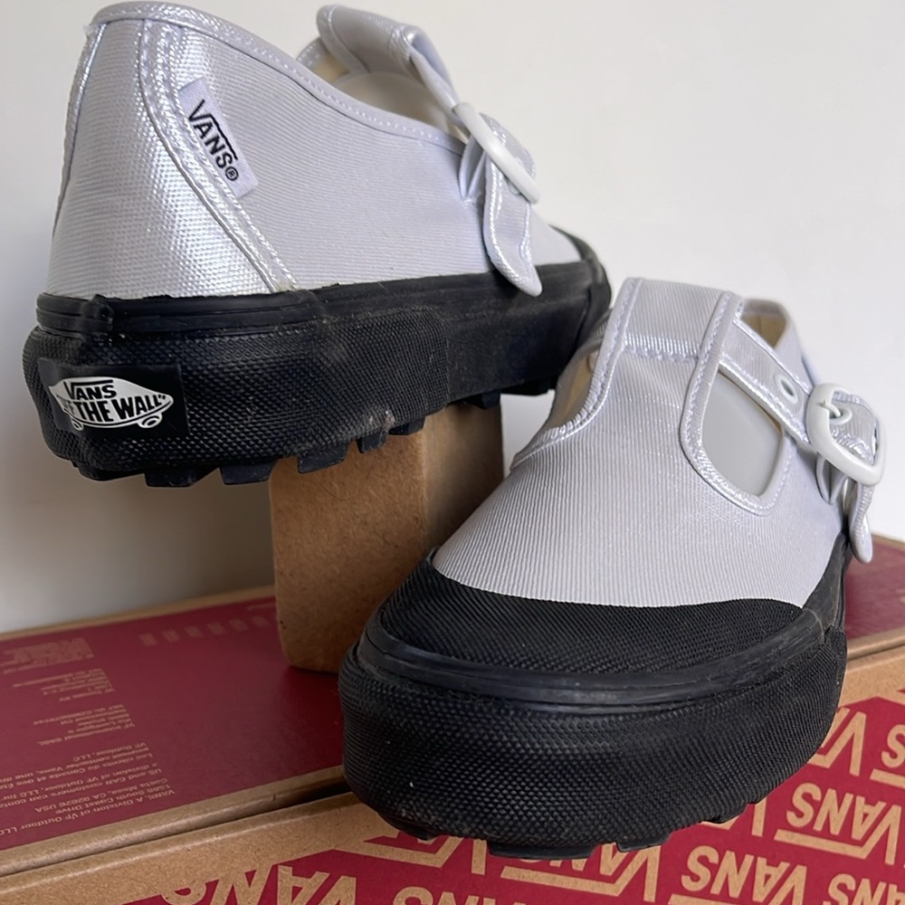 Vans WMNS Style 93
Coated Canvas True White
VN0A3XTJW00
Sneakers - Picture 9 of 16